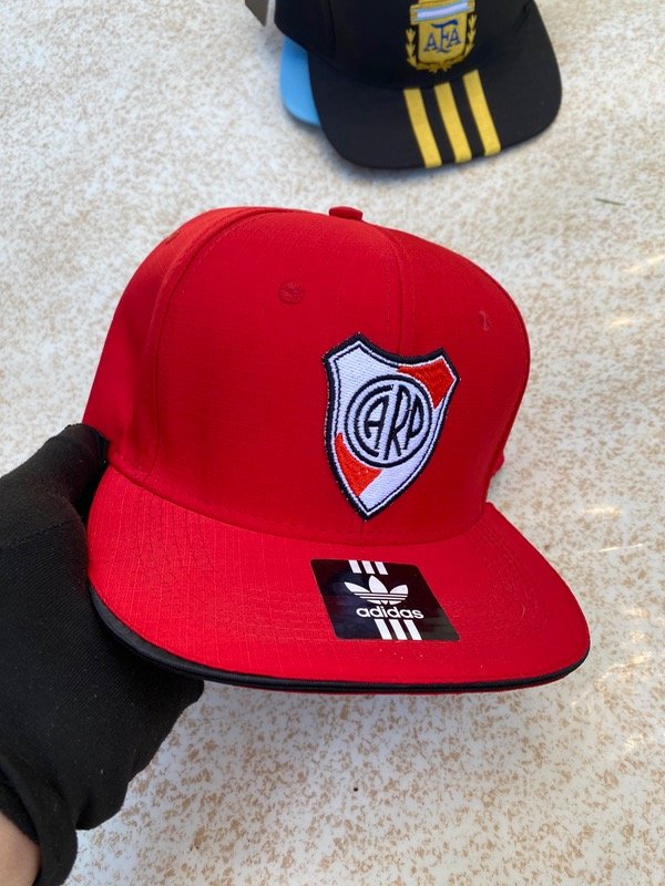 Producto - Gorra River roja
