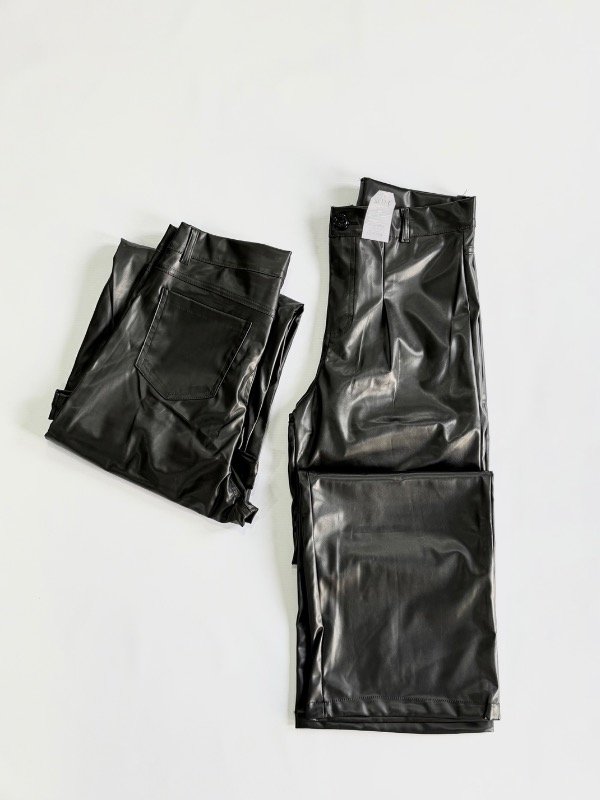 Producto - Pantalón Wide leg engomado