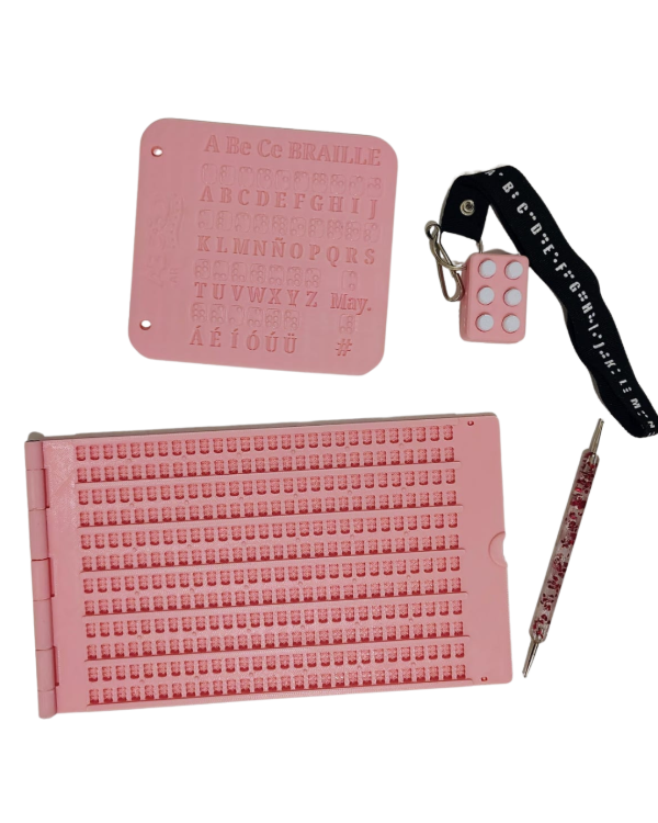 Producto - Kit Braille: Pizarra Regleta Y Punzón + Abecedario + Llavero Signo Generador