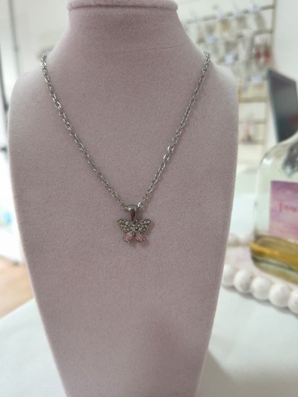 Producto - Cadenita mariposa rosa aq