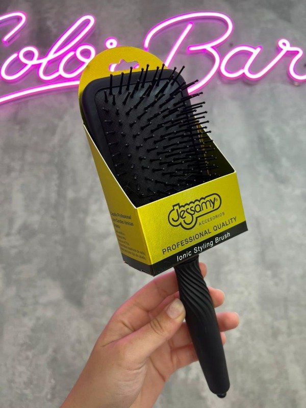 Producto - Cepillo antifrizz paleta con cerdas iónicas - Jessamy