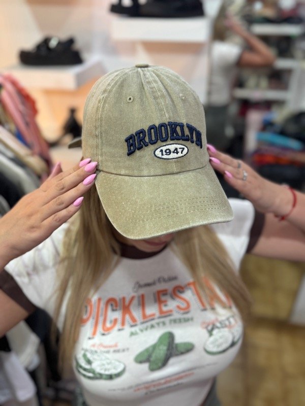 Producto - BROOKLYN beige letra azul