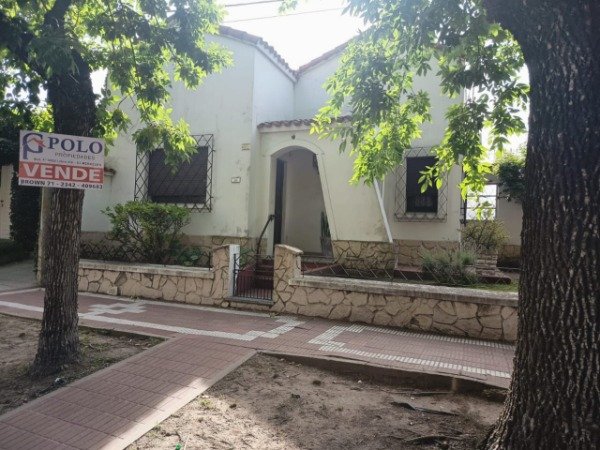 Producto - CASA EN VENTA! CASA UBICADA SOBRE CALLE ITALIA AL 200