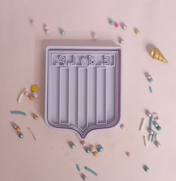 Producto - Cortante 3D con sello de estudiantes