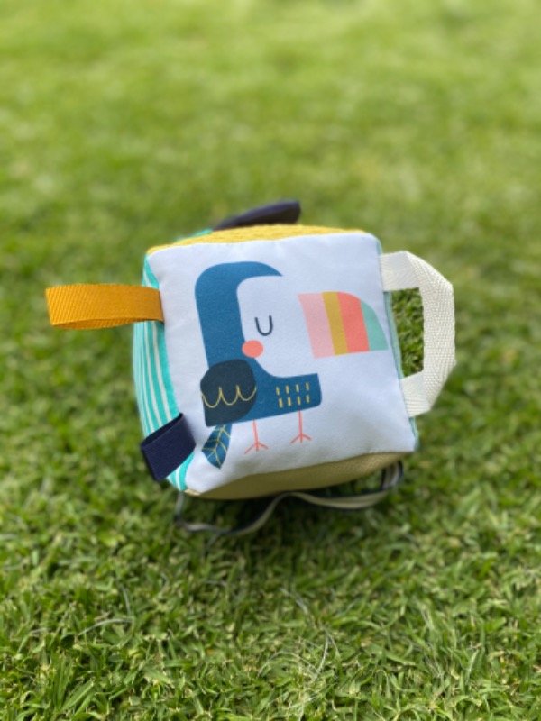 Producto - Cubo sensorial tucán