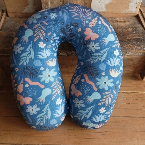 Producto - Cuello de viaje "Flores Azules"