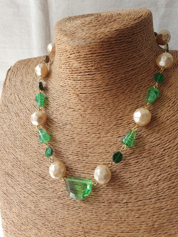 Producto - LUCERO Collar Medialuna Esmeralda y Perlas - 4