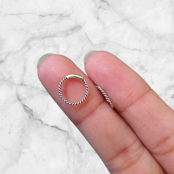 Producto - Piercing/ Argolla torzada 1cm PL 300103
