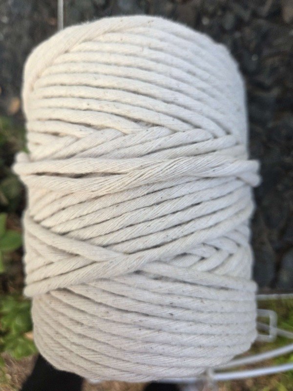 Producto - Hilo de algodón retorcido 37 hebras 1/2 kg CRUDO