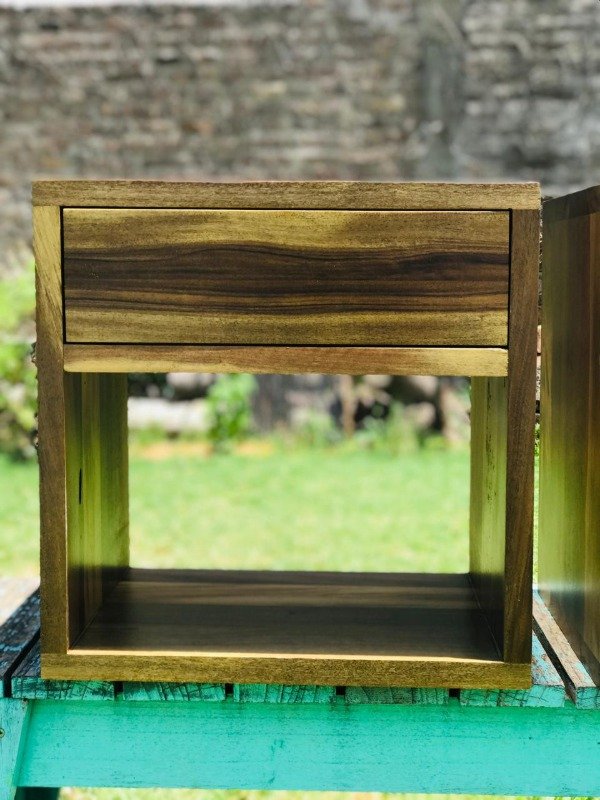 Producto - Mesita de Luz - Maciza Laurel