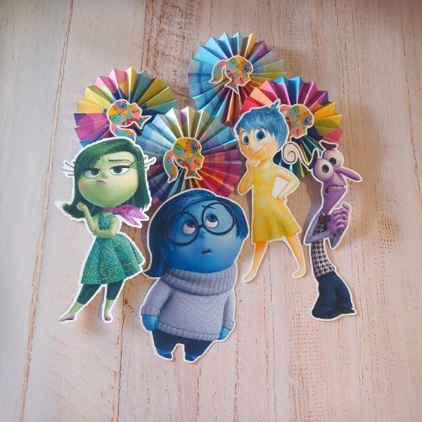 Producto - Guirnalda de Rosetas + Personajes Intensamente 2