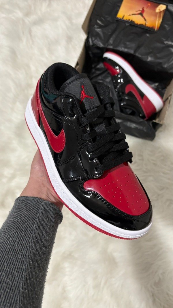 Producto - JORDAN RETRO 1 LOW BRED PATENT - 1
