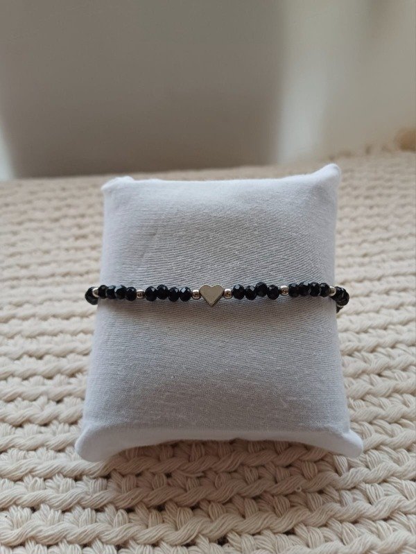 Producto - Pulsera cristal de roca con dije corazón negras