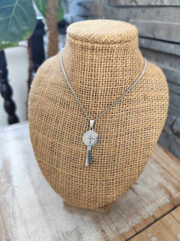 Producto - Collar llave san benito. Acero quirúrgico.