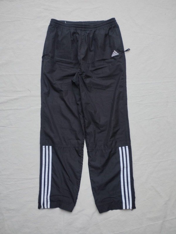 Producto - Pantalón rompeviento Adidas original.