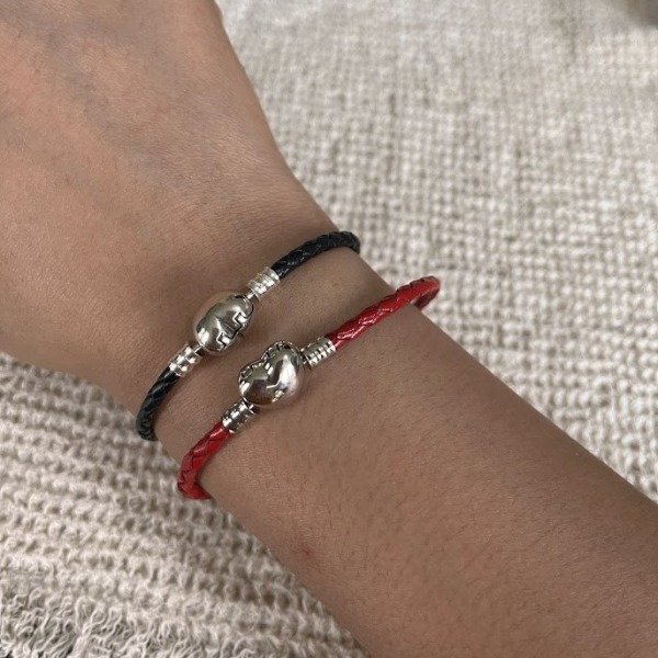 Producto - Pulsera roja o negra