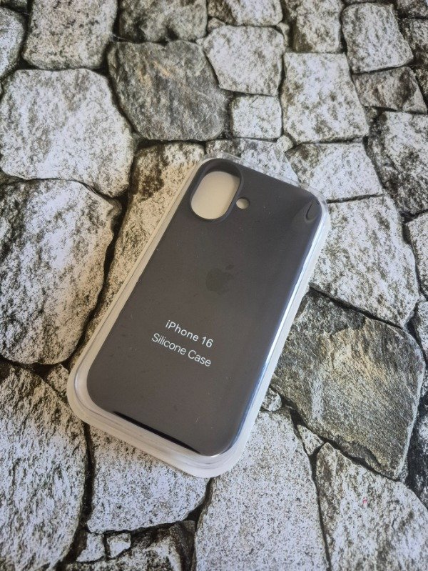 Producto - Funda silicone case logo Iphone 16 violeta oscuro
