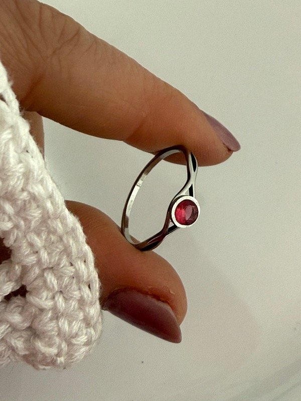 Producto - N487 Anillo cubik fucsia acero quirúrgico