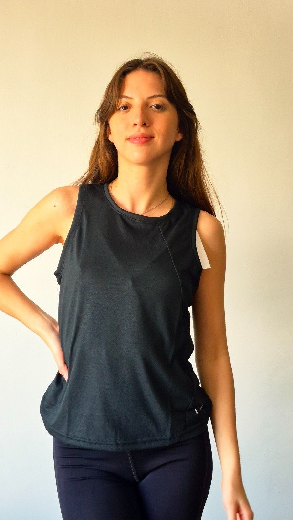 Producto - MUSCULOSA UNEVEN NEGRA