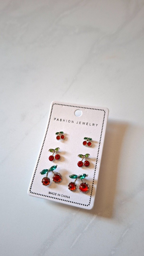 Producto - Aros plateados fantasia x3 pares cerezas diferentes tamaños