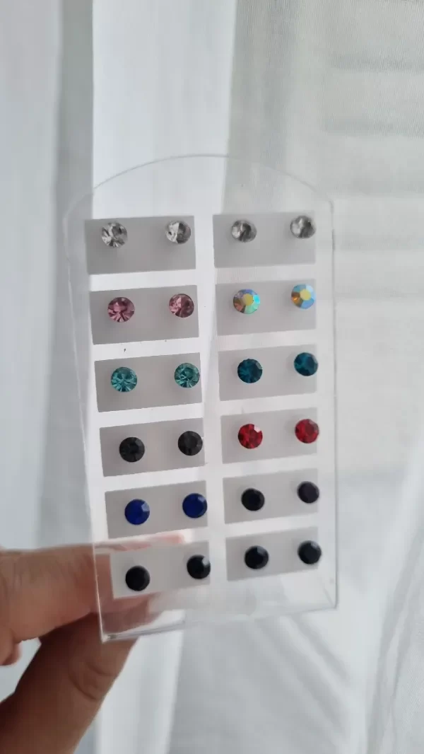 Producto - Aros pasantes con strass de distintos colores aq