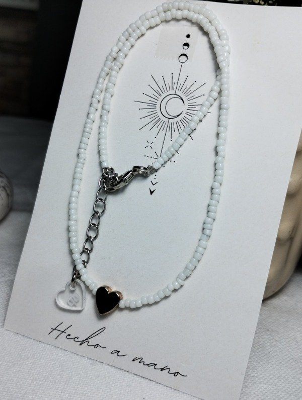 Producto - Collar/gargantilla mostacillas blancas y corazón