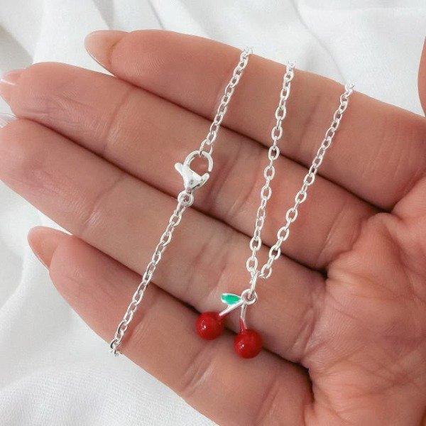 Producto - CADENA CON DIJE FRESA