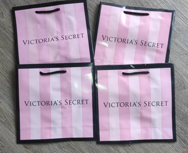 Producto - Bolsa bolsita victorias secret carton 20 x 20 cm