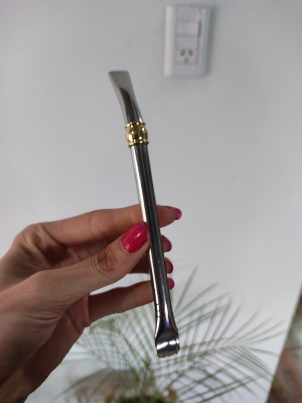 Producto - BOMBILLA ACERO INOX PICO CURVO CAÑO REDONDO CON DIJE DE BRONCE