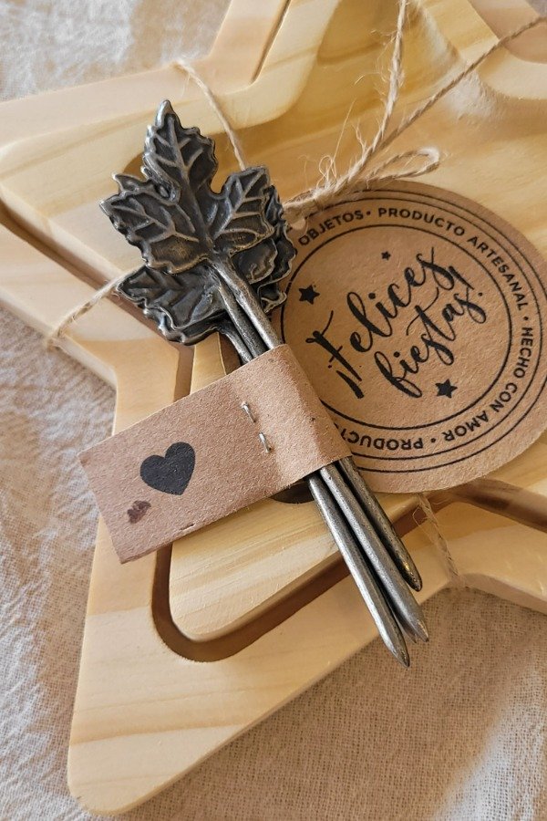 Producto - Pinchos x 4 hojas gris