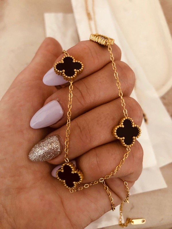 Producto - Cadena Van Cleef Golden con extensión Black Acero Dorado