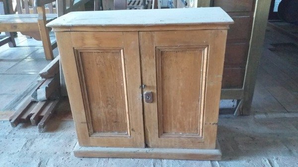 Producto - ANTIGUO MUEBLE DE MADERA NOBLE. EXPENDEDOR DE BOLETOS DEL FERROCARRIL MITRE