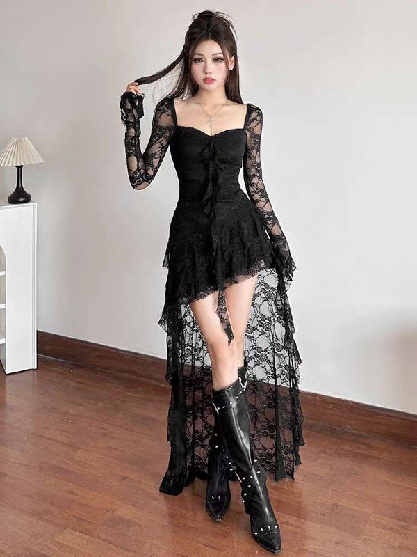 Producto - vestido negro cort con cola de encaje