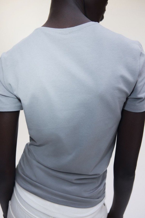 Producto - Remera HyM entallada gris - 3