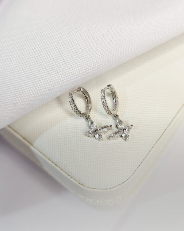 Producto - Argollita Marcel con dije Mariposa Plata Rodinada.