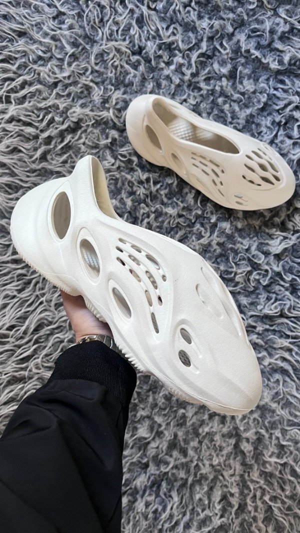 Producto - YEEZY FOAM RUNNER SAND