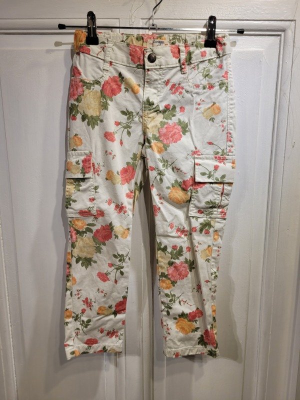 Producto - Jean OSH KOSH floreado cargo Talle 8 años - PRECIO: 11X