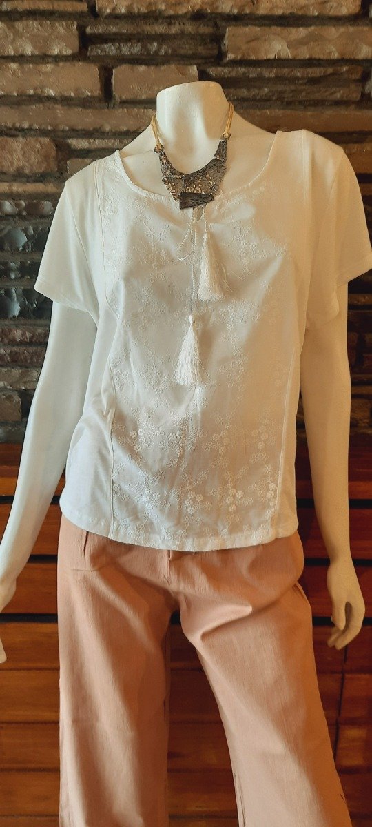 Producto - Remera con brodery