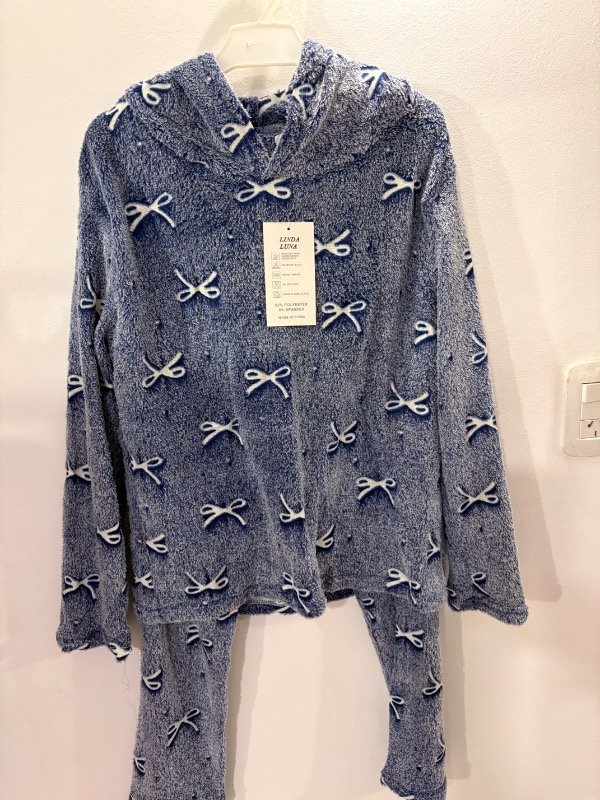 Producto - Pijama de plush, dos piezas - 1