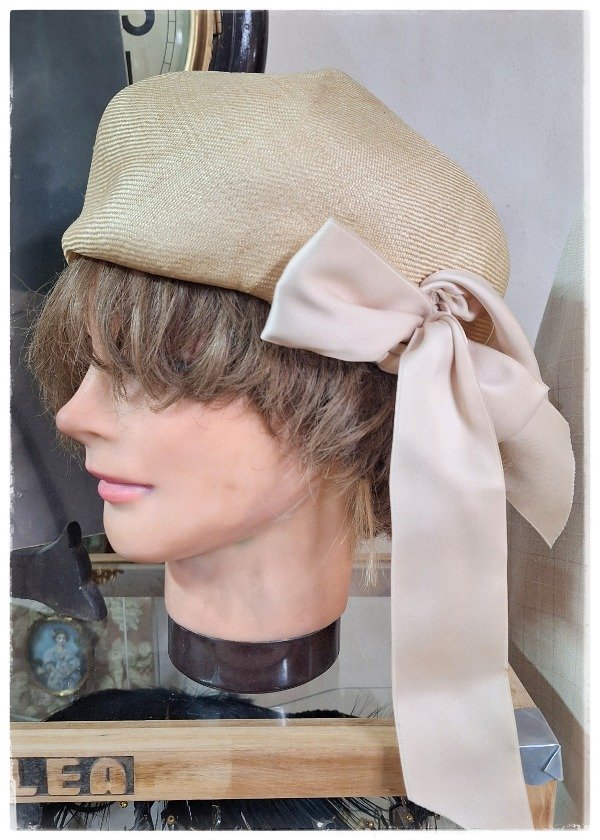 Producto - Sombrero de fibra natural con moño De Raso Años 60