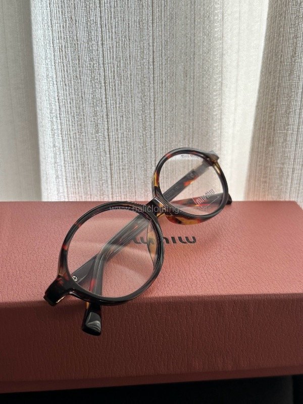 Producto - Lentes MiuMiu Redonditos.
