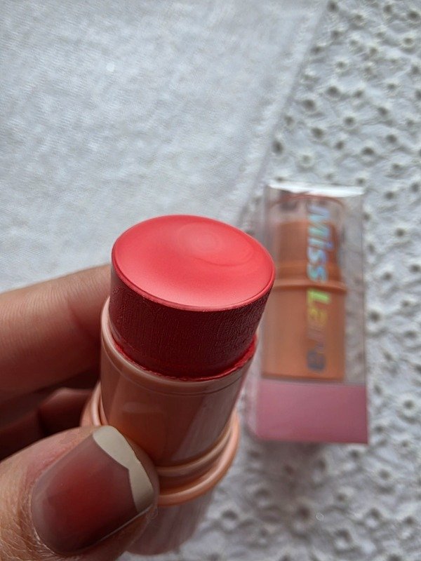 Producto - 3 en 1 portatil Miss Lara Brush, Lip y Sombra