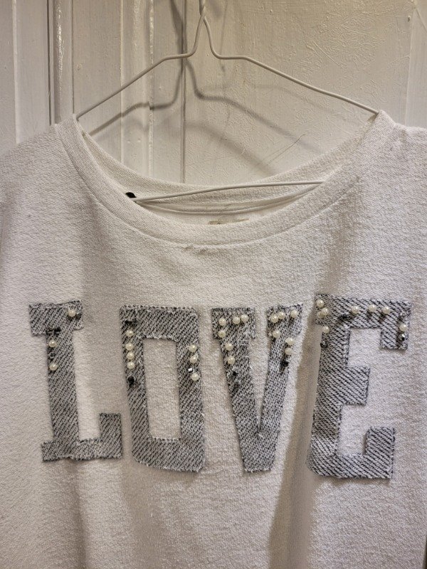Producto - Sweater WRANGLER blanco logo love con perlas Talle S - PRECIO: 56X - 2