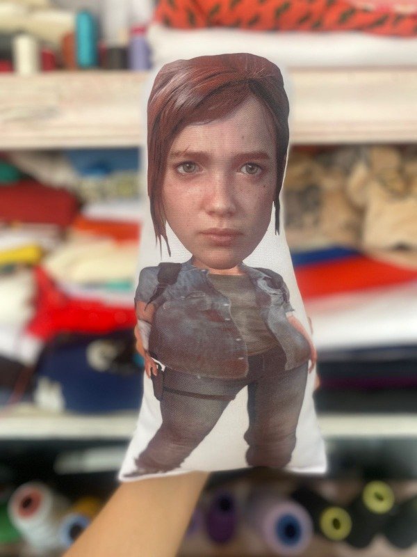 Producto - Muñeca Ellie Williams Chiquita Mini Ellie The Last Of Us 02