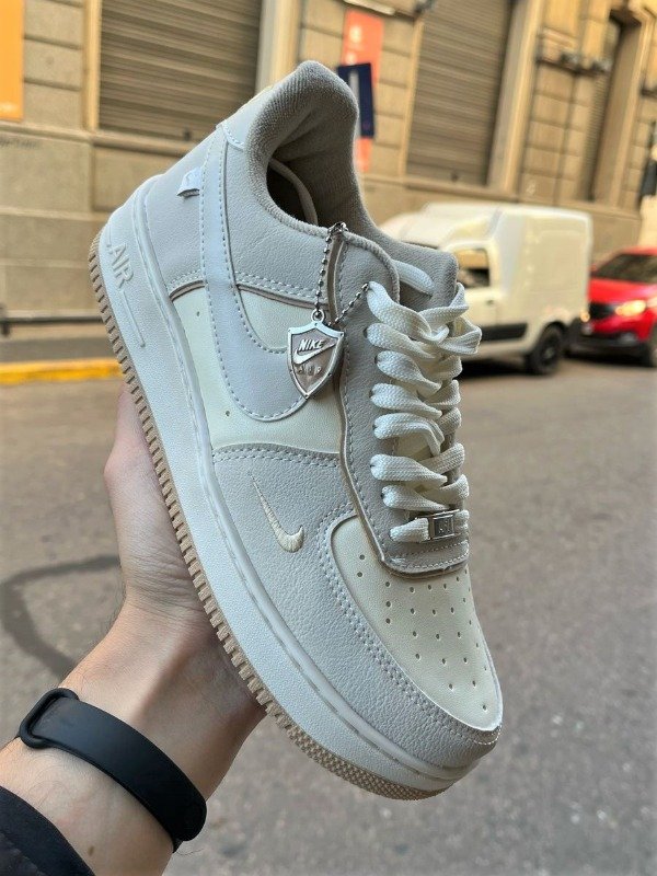 Producto - NIKE AF (Beige)