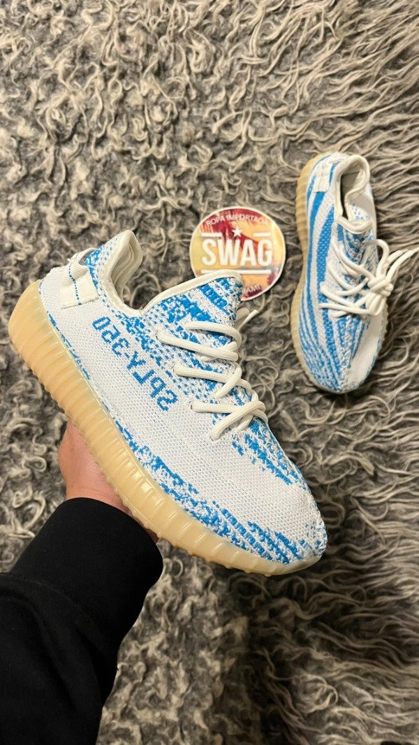 Producto - YEEZY BOOST 350 V2 ZEBRA BLUE