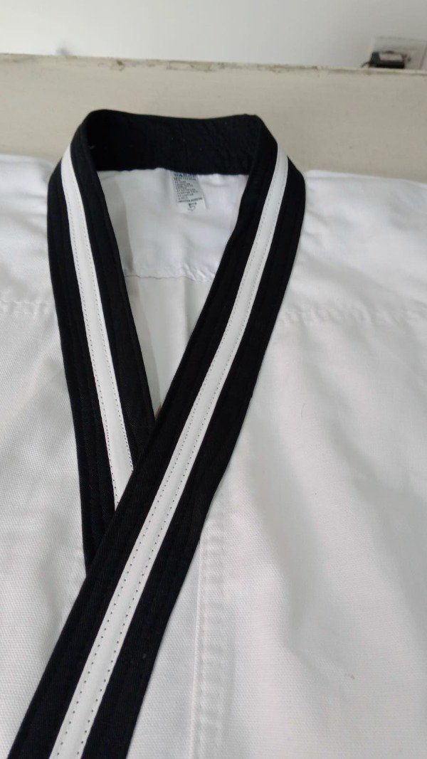 Producto - Chaqueta de Hapkido cn cuello bicolor