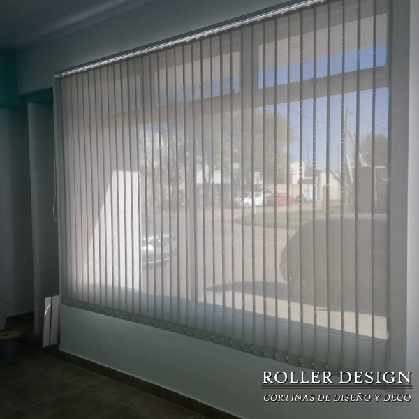 Producto - Cortina Sunscreen de bandas verticales (Gris claro)