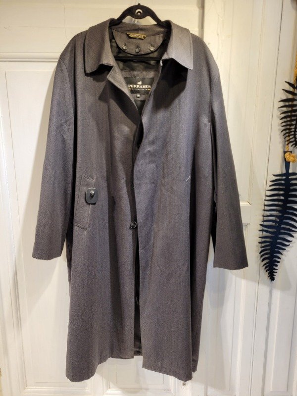 Producto - Tapado PERRAMUS gris largo con abrigo desmontable Talle XL - PRECIO: 130X