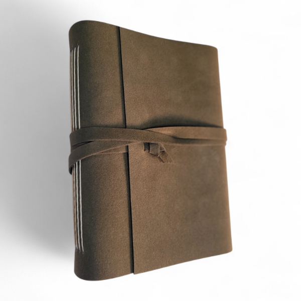 Producto - Bitácora A5 (15x21) de Gamuza Ecocuero Oliva